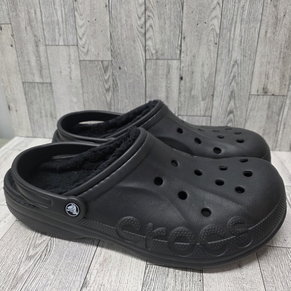 CROCS Other - CROCS Black Fuzzy Lined Men's Slippers